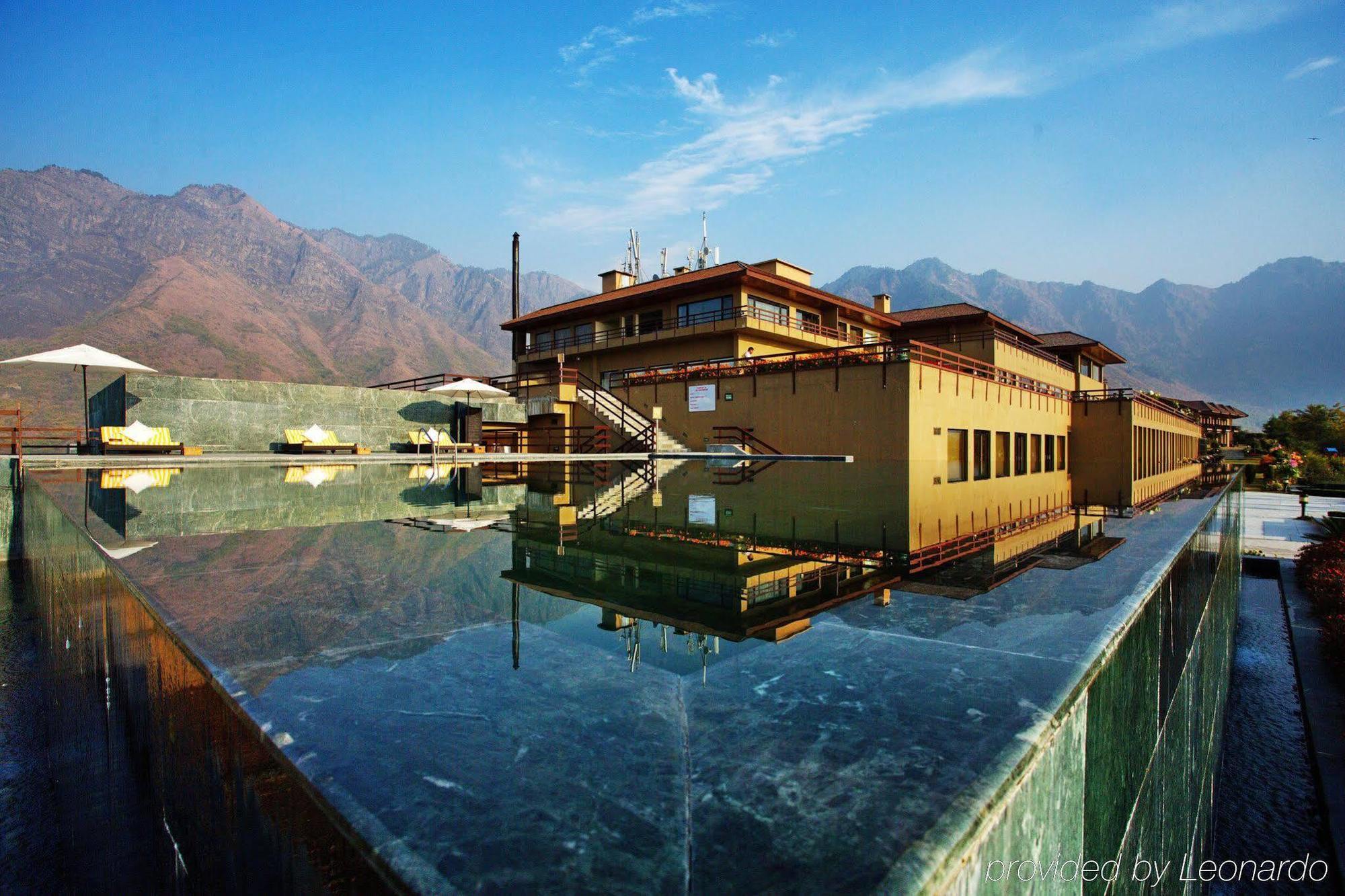 Taj Dal View Srinagar Hotel Buitenkant foto